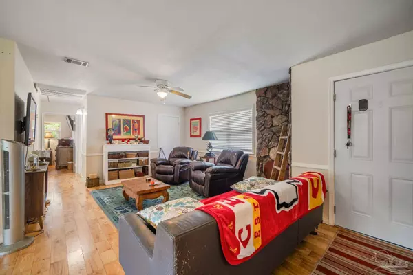 5444 Soundside Dr, Gulf Breeze, FL 32563