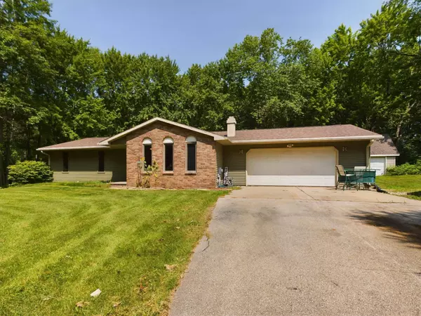 6784 Gregory Ln, Suamico, WI 54171