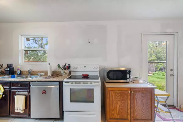 5444 Soundside Dr, Gulf Breeze, FL 32563