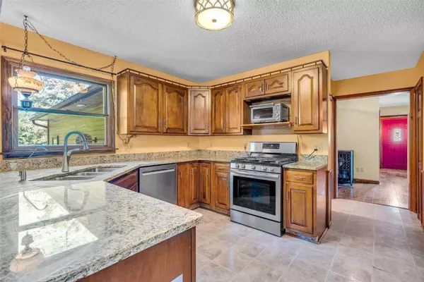 801 Country Club DR, Lisbon, IA 52253