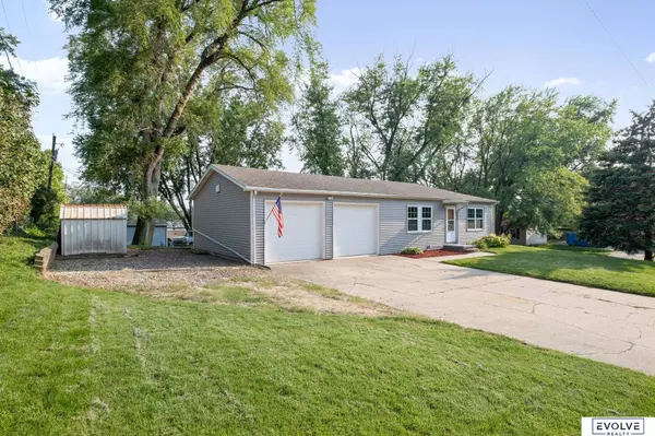 3911 High Meadows Lane, Bellevue, NE 68147