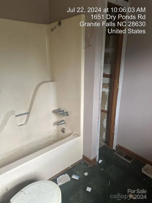 1651 Dry Ponds RD, Granite Falls, NC 28630