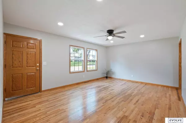 3911 High Meadows Lane, Bellevue, NE 68147