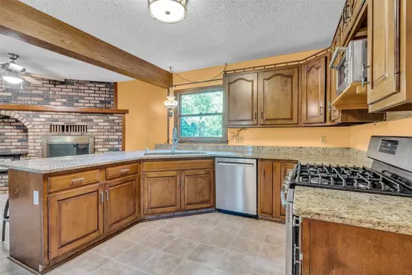 801 Country Club DR, Lisbon, IA 52253