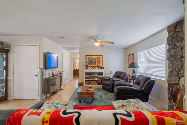 5444 Soundside Dr, Gulf Breeze, FL 32563