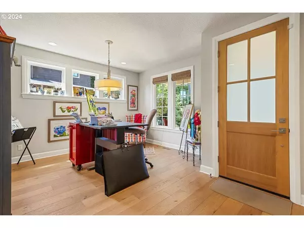 4688 UPPER DR, Lake Oswego, OR 97035