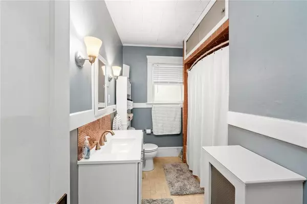 90 Meadow RD, Woonsocket, RI 02895