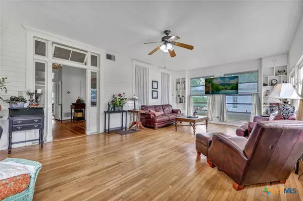 619 Comal AVE, New Braunfels, TX 78130