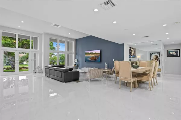 5574 NE 29th Ave, Fort Lauderdale, FL 33308