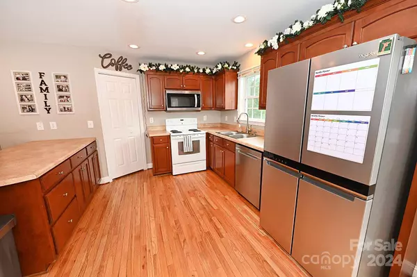 2481 Taylorsville RD, Lenoir, NC 28645