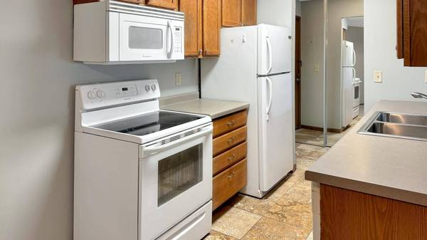 8935 Old Cedar AVE S #104, Bloomington, MN 55425