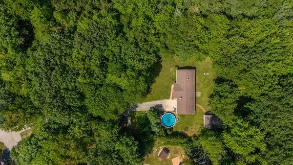 6784 Gregory Ln, Suamico, WI 54171