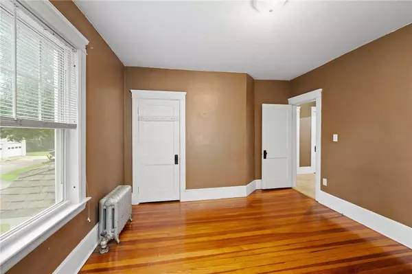 90 Meadow RD, Woonsocket, RI 02895