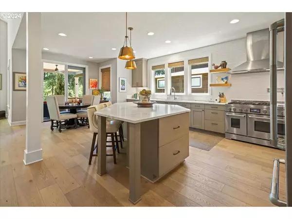 4688 UPPER DR, Lake Oswego, OR 97035