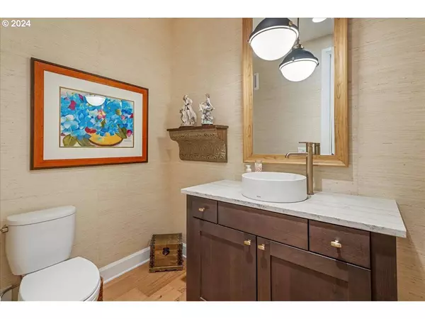 4688 UPPER DR, Lake Oswego, OR 97035