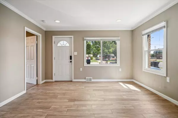 17824 E 12 Mile Road, Roseville, MI 48066