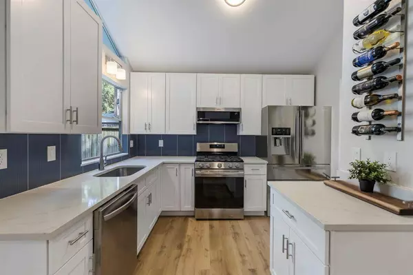 254 S Pathfinders CIR, The Woodlands, TX 77381