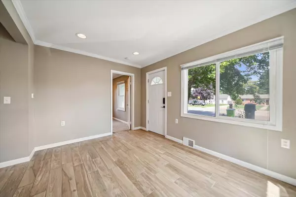 17824 E 12 Mile Road, Roseville, MI 48066