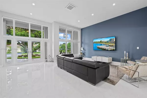 5574 NE 29th Ave, Fort Lauderdale, FL 33308