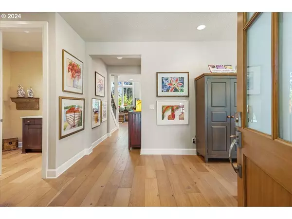 4688 UPPER DR, Lake Oswego, OR 97035