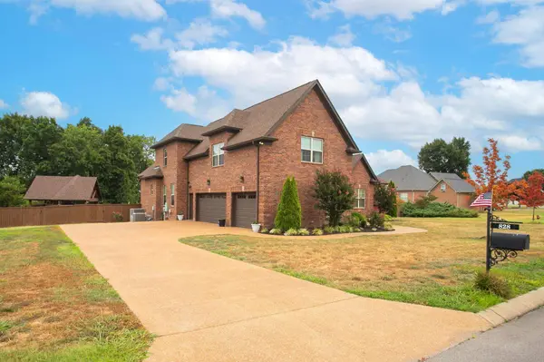 828 Harrisburg Ln, Mount Juliet, TN 37122