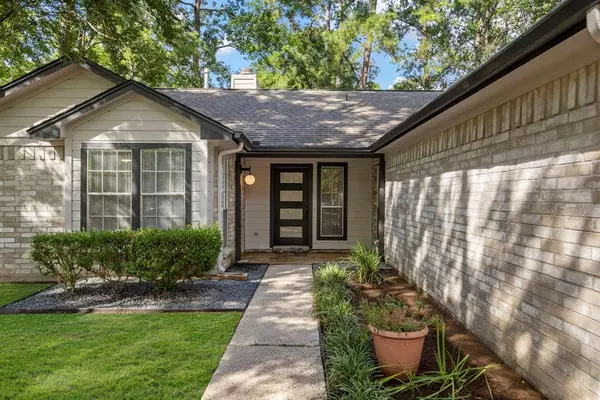 254 S Pathfinders CIR, The Woodlands, TX 77381
