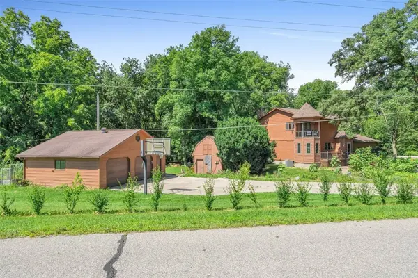 801 Country Club DR, Lisbon, IA 52253