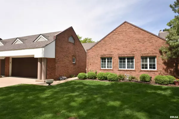 2528 W HIDDEN LAKE CT #8, Peoria, IL 61614