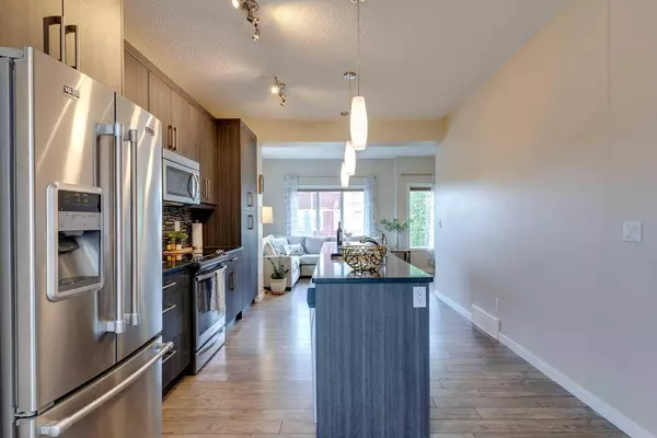 332 Marquis LN SE, Calgary, AB T3M 2G8