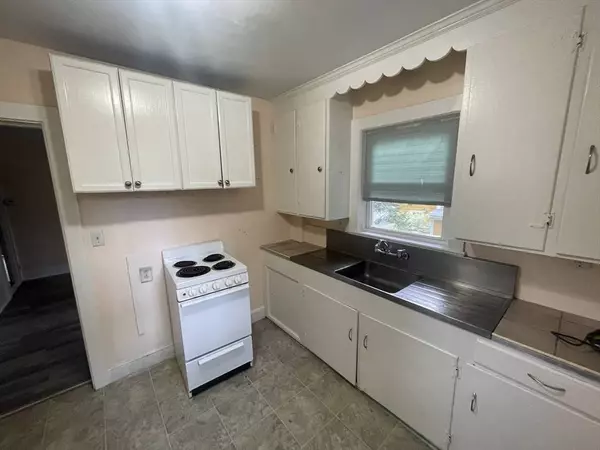 47 Laurel St, Weymouth, MA 02189