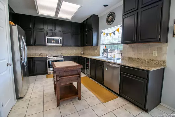 28006 ROCKY HOLW, San Antonio, TX 78258-1947