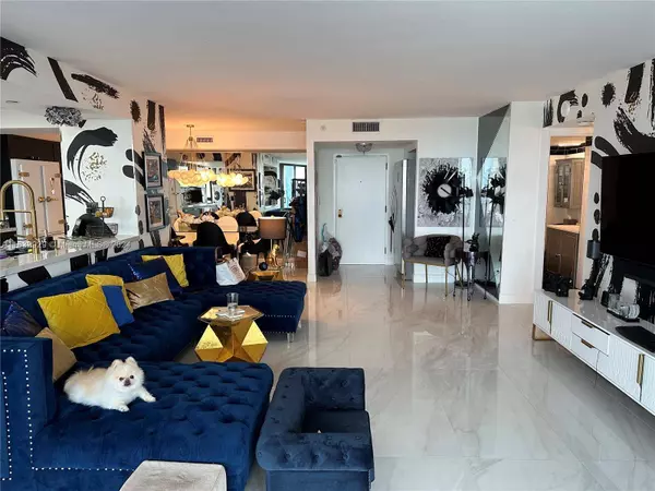 1000 Quayside Ter #PH7, Miami, FL 33138