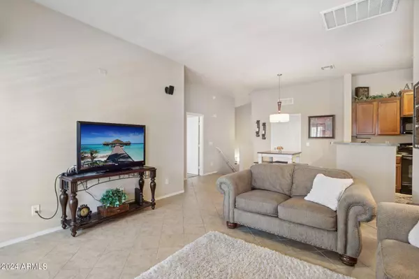 2725 E MINE CREEK Road #2242, Phoenix, AZ 85024