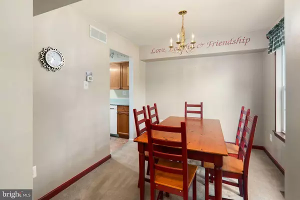 102 NEWPORT CT, Harleysville, PA 19438