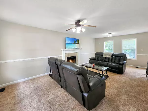 1964 Whirlaway Cir, Clarksville, TN 37042