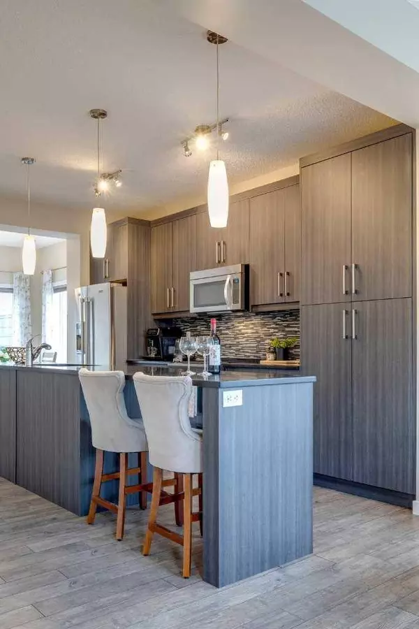 332 Marquis LN SE, Calgary, AB T3M 2G8