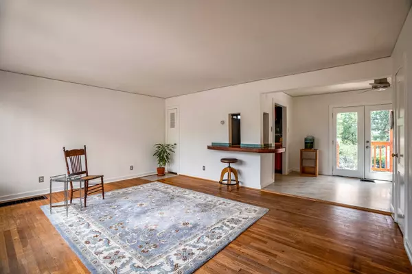 4547 White #B, Los Alamos, NM 87544