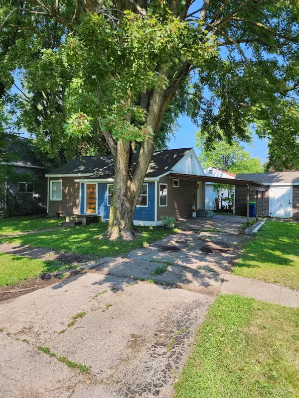 221 E Clinton Street, Saint Charles, MI 48655