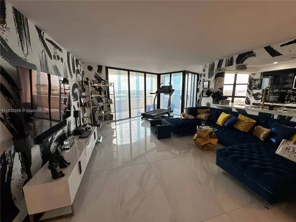 1000 Quayside Ter #PH7, Miami, FL 33138