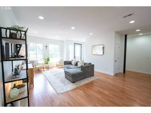 23075 NE DAYTON AVE, Newberg, OR 97132