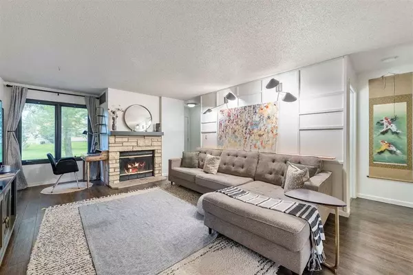 214 Westside Dr, Iowa City, IA 52246