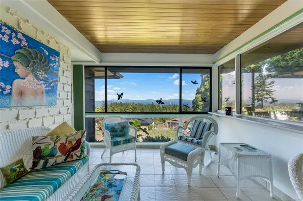 5254 Westover Pl, Saanich, BC V8Y 1P6