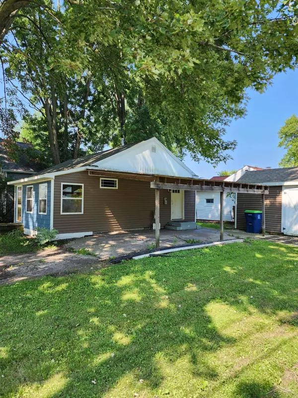 221 E Clinton Street, Saint Charles, MI 48655