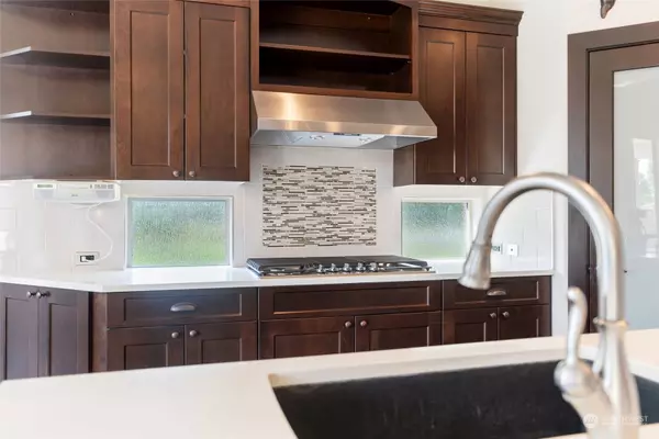 686 SE Whimbrel LOOP, College Place, WA 99324