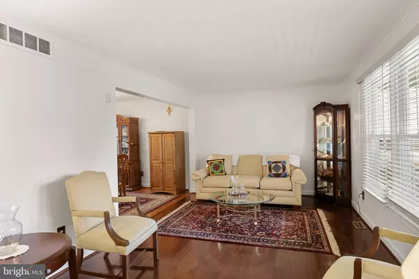 177 KNOTTY OAK DR, Mount Laurel, NJ 08054