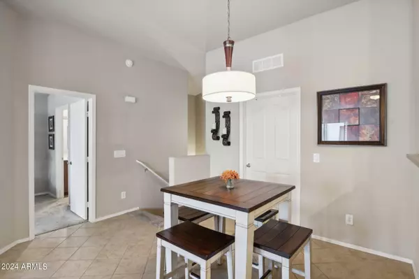 2725 E MINE CREEK Road #2242, Phoenix, AZ 85024