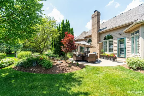 701 Ashton LN, South Elgin, IL 60177