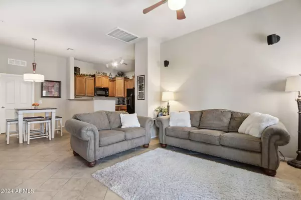 2725 E MINE CREEK Road #2242, Phoenix, AZ 85024