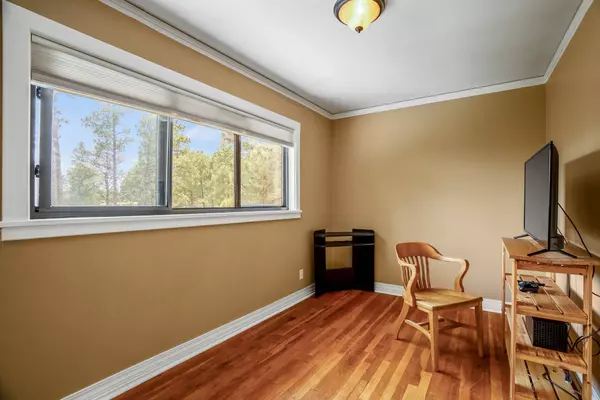 4547 White #B, Los Alamos, NM 87544