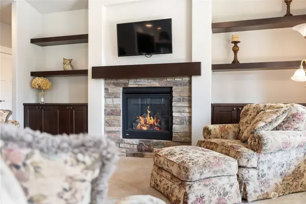 686 SE Whimbrel LOOP, College Place, WA 99324